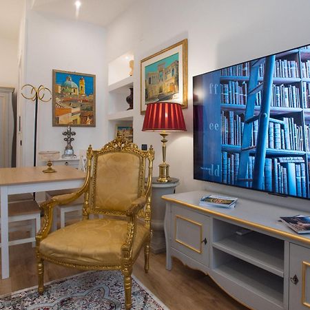 Apartment In The City Centre - Free Parking Каляри Екстериор снимка